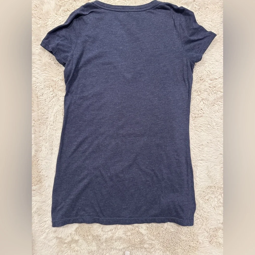 Y2K V-neck graphic Tee - Picture 2 of 3